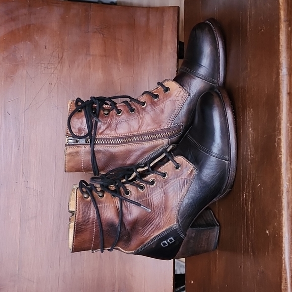 Bed Stu Shoes - Bed Stu Leather Judgement Teak Black Combat Boots size: 8